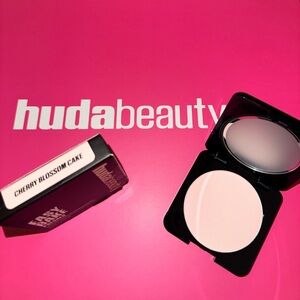 HUDA BEAUTY PRESSED POWDER 🍒
